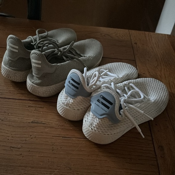 Pharrell Williams blue and gray sneakers - Picture 4 of 7